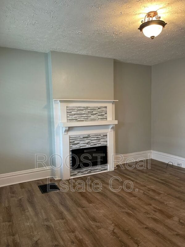 Building Photo - 931-933 E. Whittier Street