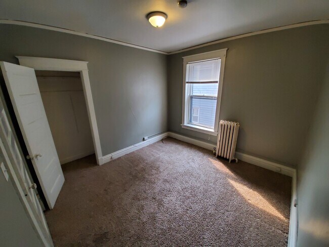 Building Photo - 623-625 N 10th Ave E