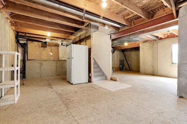 Building Photo - $2,650.00 - 4 Bedrooms, 2.5 Bathrooms, Sin...