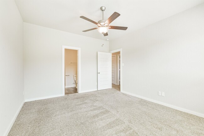 Building Photo - 25124 Pacific Wren Dr