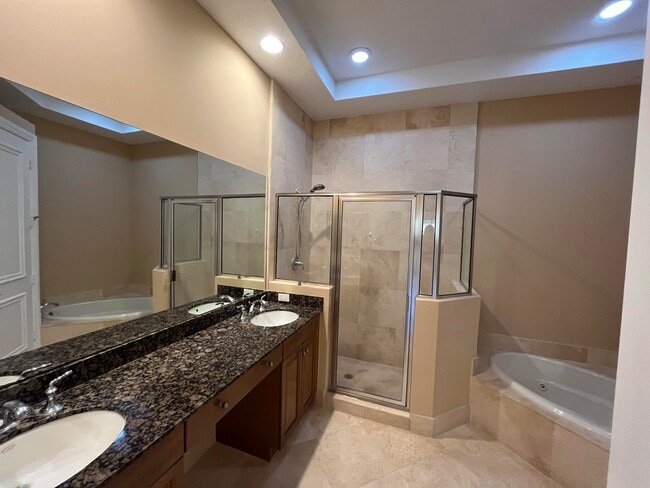 Building Photo - 270 NE 69th Cir