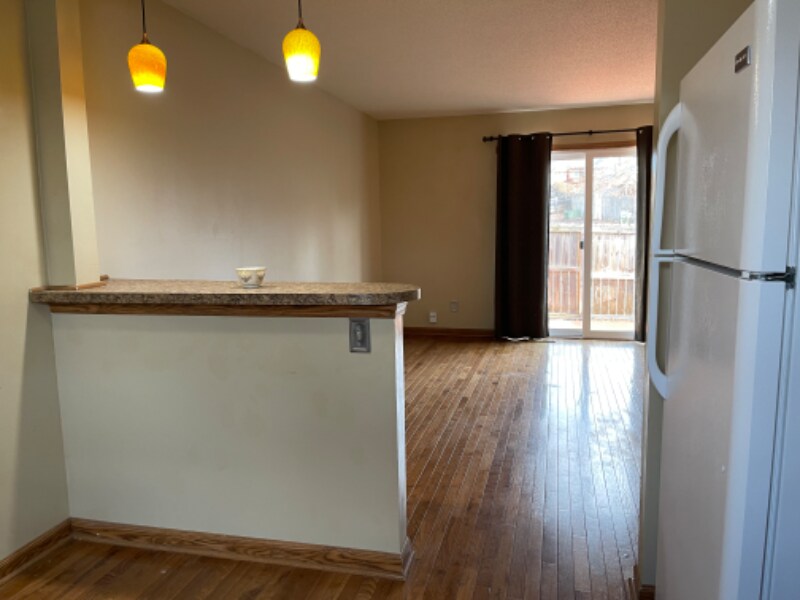 Building Photo - 3727 NE Colonial Dr