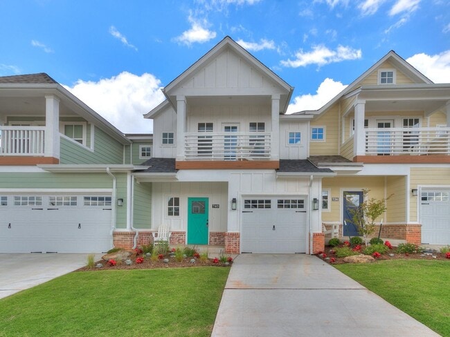 Building Photo - Luxury, Zero Maintenance Living Edmond Townhome