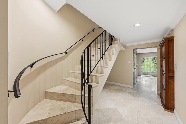 Building Photo - 6204 Paradise Point Dr