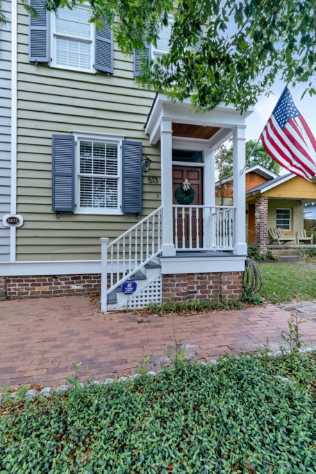 Building Photo - 513 E Harris St