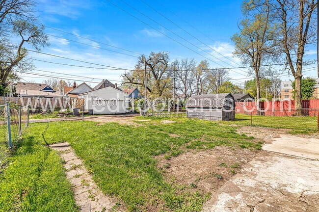 Building Photo - 1037 W 30th St
