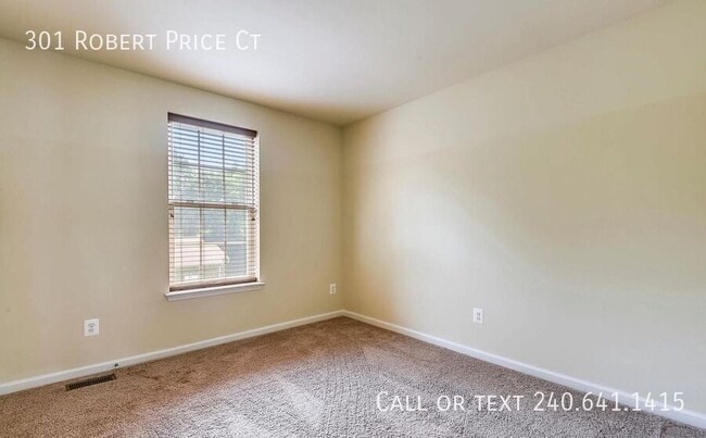 Building Photo - 301 Robert Price Ct