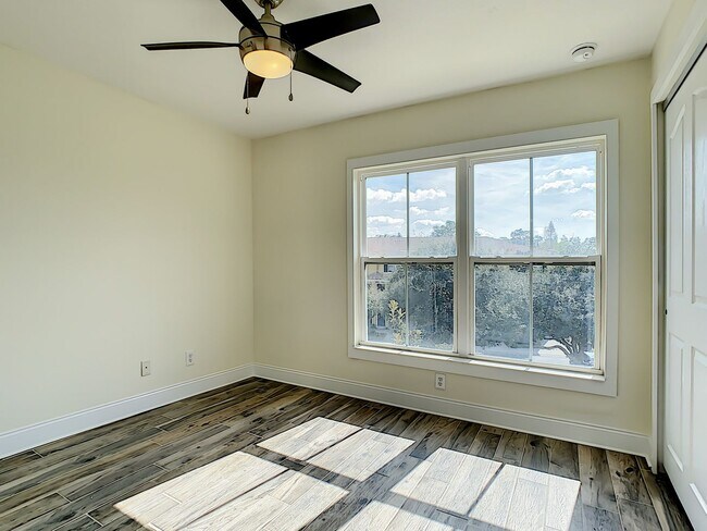 Building Photo - BEAUTIFULLY UPDATED 2 BED, 2.5 BATH CONDO IN WILLOWBROOK WITHIN LAKEWOOD RANCH