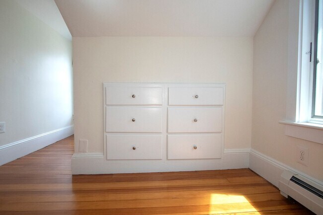 Building Photo - 85 Belknap St