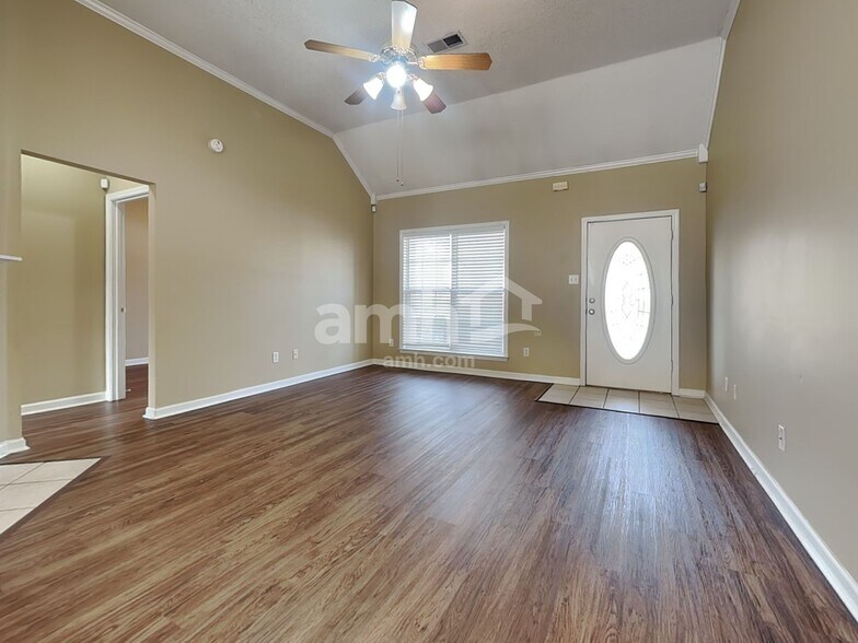 Building Photo - 10157 Breezy Ridge Cove