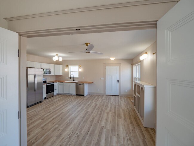 Building Photo - 922