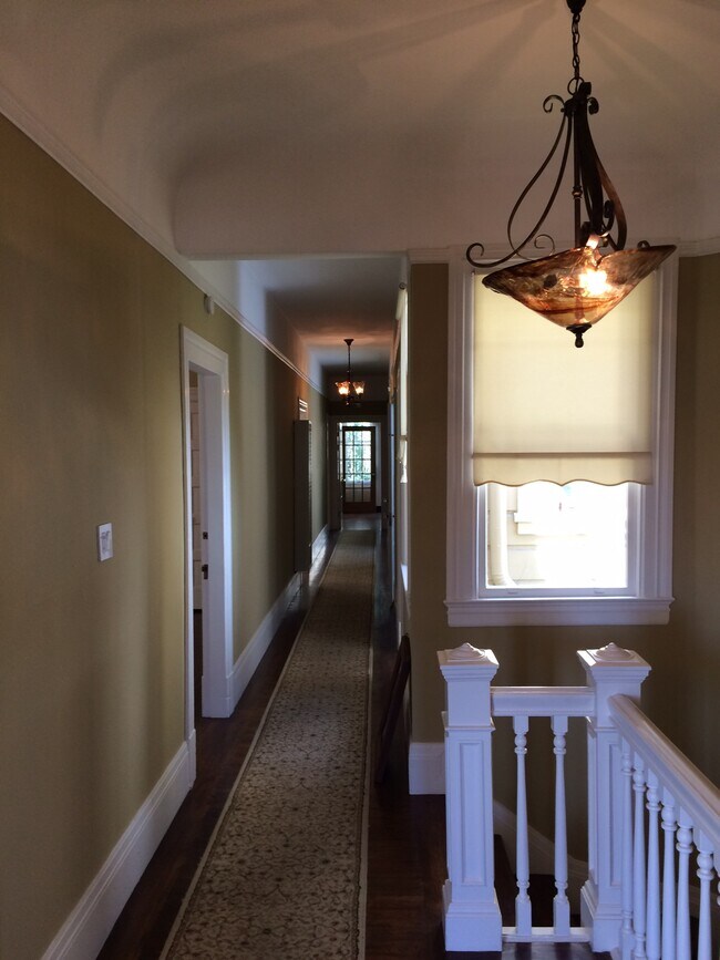 ENTRANCE HALLWAY - 1282 Guerrero St