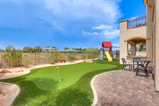 Building Photo - Luxurious, Entertainers Dream 4 Bedroom Home