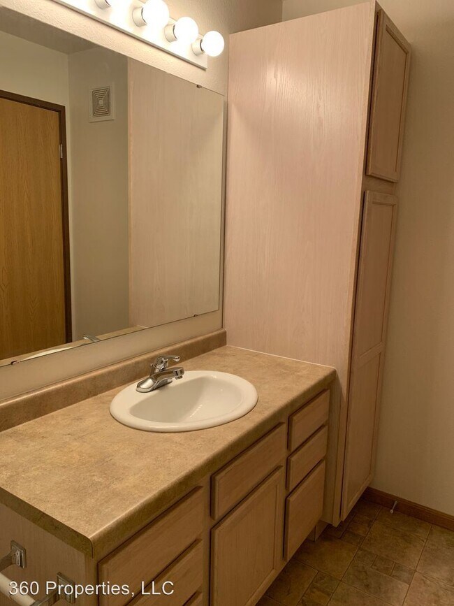 Building Photo - 3515 10th Ave S