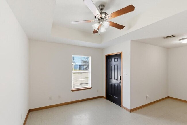 Building Photo - 2208 N Malcolm St