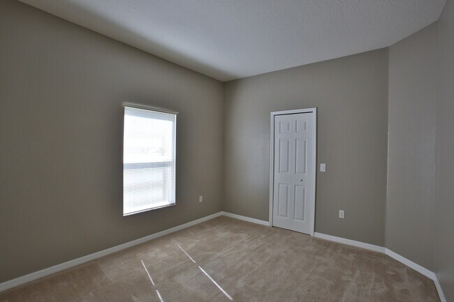 Building Photo - 13 Zoeller Ct