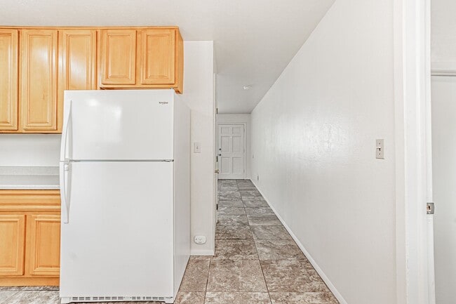 Building Photo - Spacious 3BD, 2BA Lakewood Half-Duplex wit...