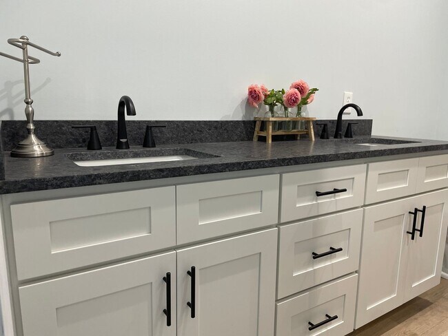 Building Photo - 6 Bedroom 4 Bathroom House in Supply NC-Unfurnished