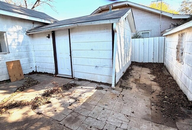 Building Photo - 2213 Bridwell St