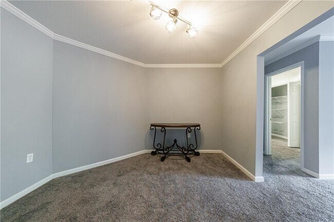 Building Photo - 27306 Plantation Dr NE