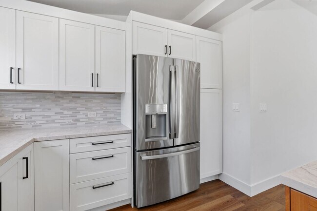 Building Photo - Modern Farmhouse w/ Pool and Paid Utilities