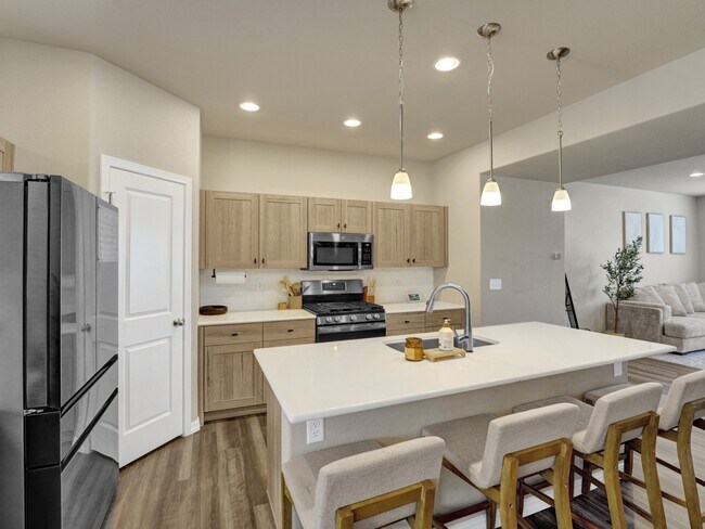 Building Photo - Expansive 3-story home!