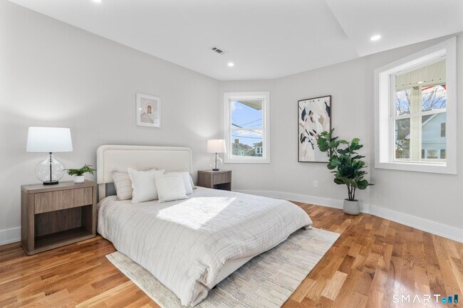 Building Photo - 54 Plaza Ave