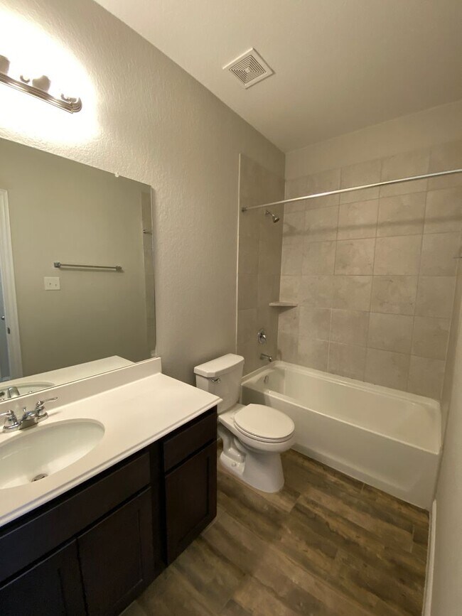 Building Photo - Live Minutes from Historic Gruene and Downtown New Braunfels! 4/3/2 Home in Gruenefield Subdivisi...