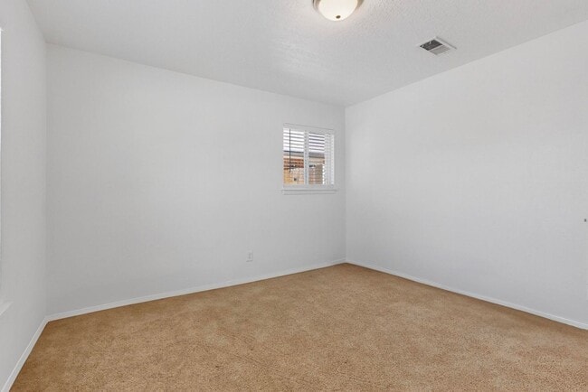 Building Photo - 3 Bedroom 2 Bath with 2 car garage