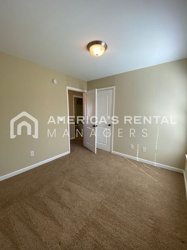 Building Photo - Townhome Available in Calera!! Available to View Now!!!