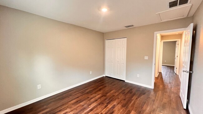 Building Photo - Charming 3 Bedroom, 2 Bathroom Home in the Lovely Marion Oaks of Ocala!