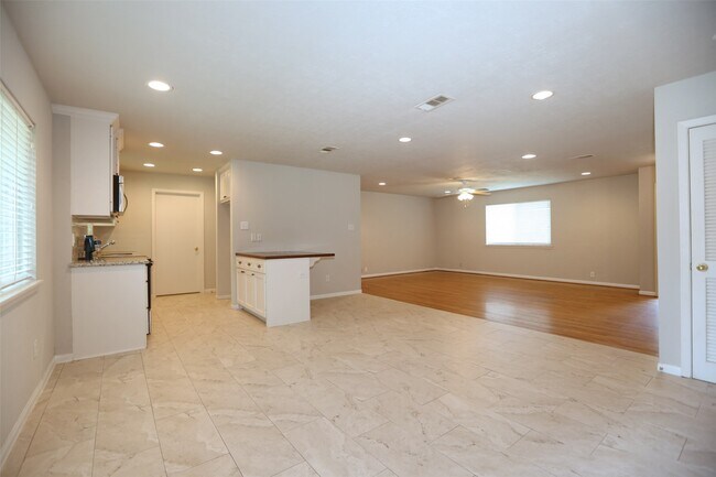 Building Photo - 6123 Grape St