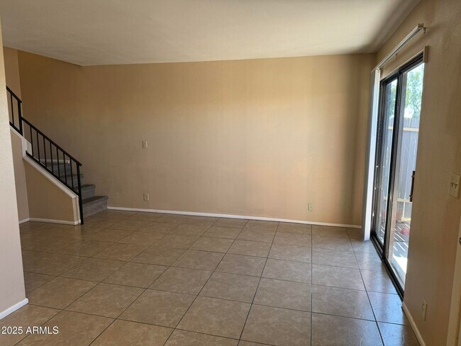 Building Photo - 286 W Palomino Dr