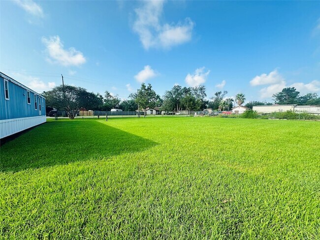 Building Photo - 9012 Spruce St