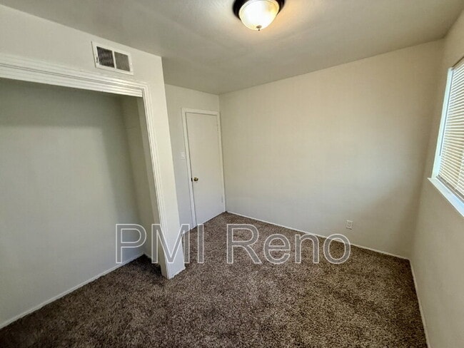 Building Photo - 790 Topaz Dr