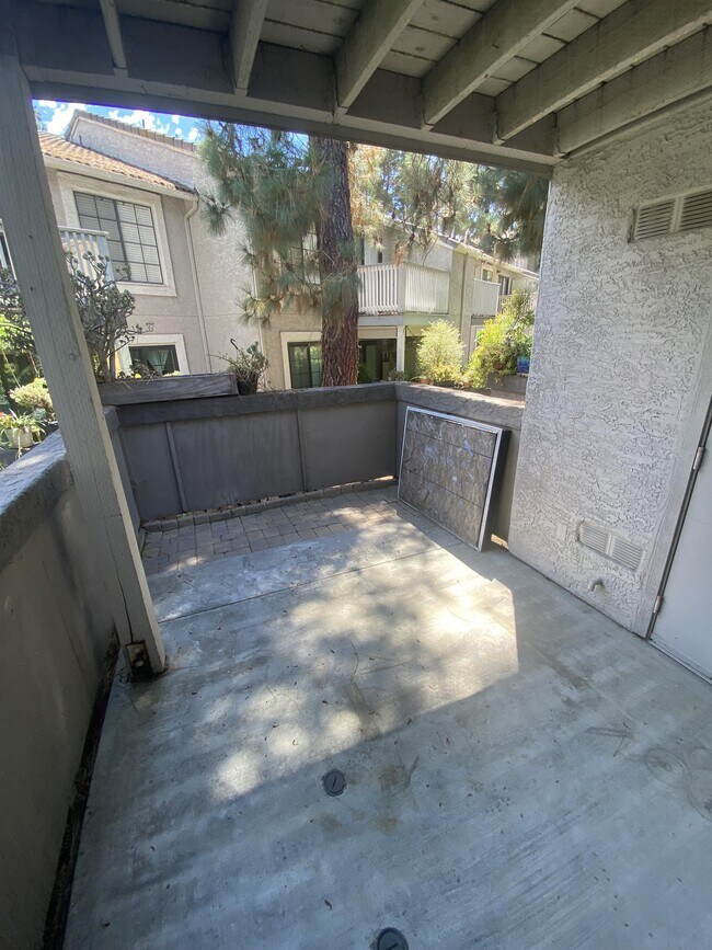 Building Photo - 15048 Av. Venusto