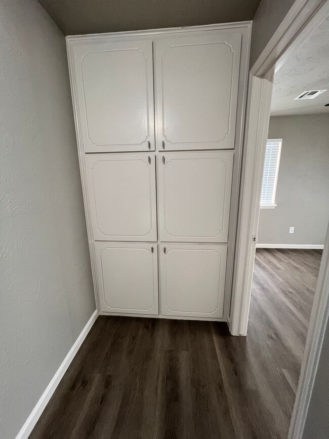 Building Photo - 919 SW 60th- AVAILABLE NOW!!