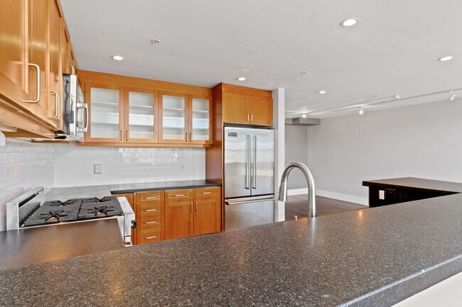 Building Photo - Tri-Level Inner Mission Live/Work Condo - ...