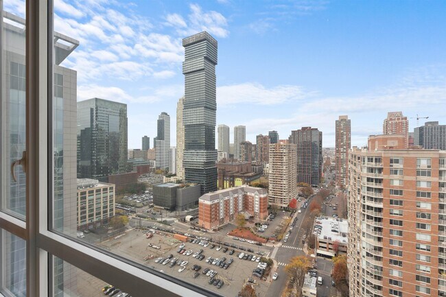 Building Photo - 2 2nd St