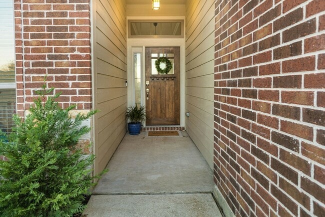 Building Photo - 605 Coventry Dr