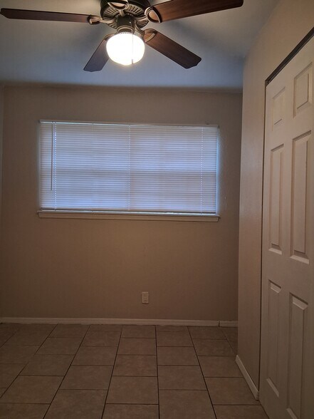 Building Photo - 6917 Alto Rey Ave Apt A