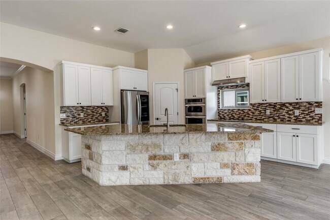 Building Photo - 156 Greg Ln