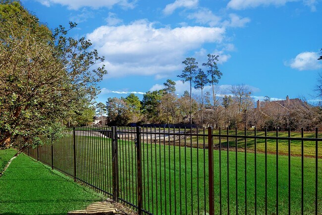 Building Photo - 138 Oriel Oaks Cir