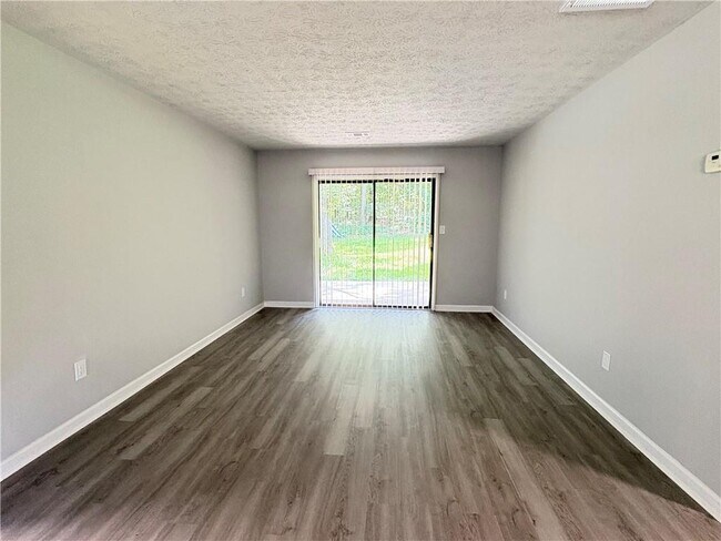 Building Photo - 160 Chesapeake Dr