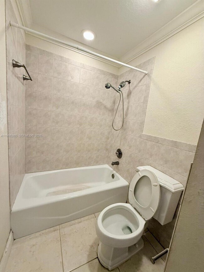 Building Photo - 801 NE 199th St