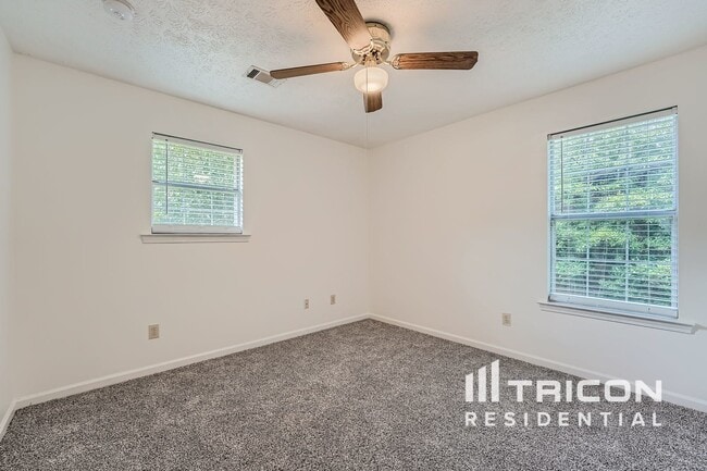 Building Photo - 145 Meadow Ridge Dr