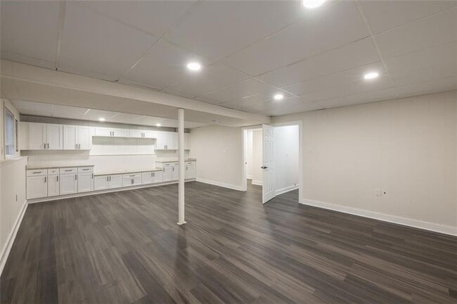 Building Photo - 237 Park Ave