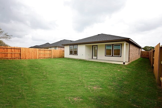 Building Photo - 5034 Pine Haven Lane