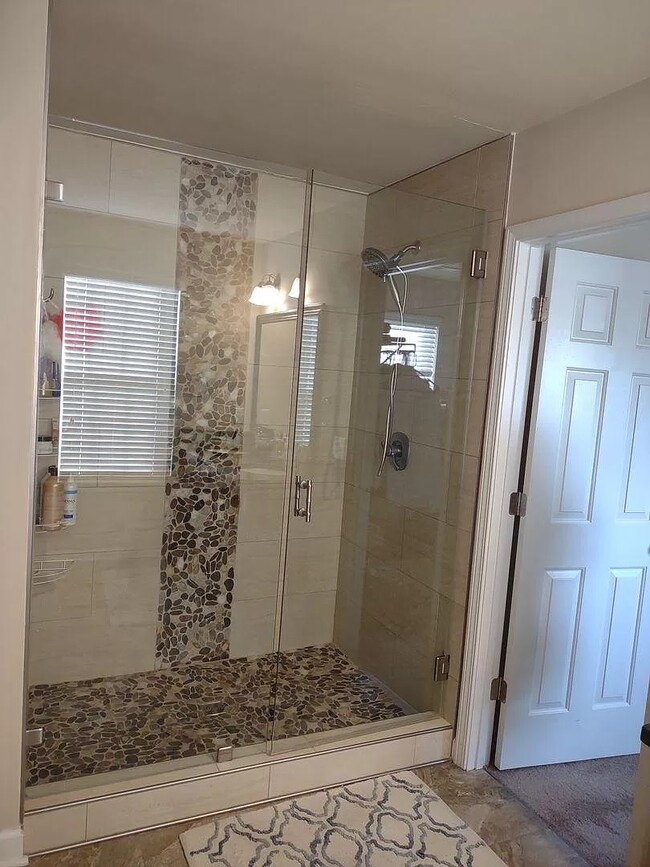 master bath - 309 Kenmore Park Dr