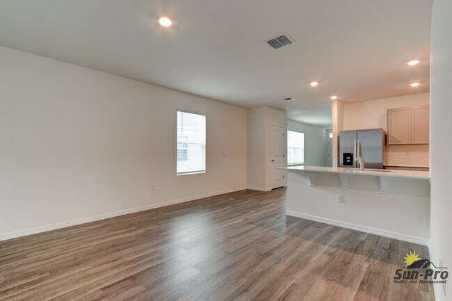 Building Photo - 982 Commons Way